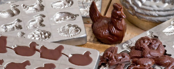 Moulage du chocolat pour Pâques